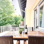 Appartement 2 Schlafzimmer Mit Balkon Und Privatem Stellplatz Unmittelbar An Der Mosel Fuer Bis Zu 8 Gaeste Koblenz (Rhineland-Palatinate)