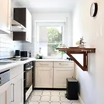2 Schlafzimmer Mit Balkon Und Privatem Stellplatz Unmittelbar An Der Mosel Fuer Bis Zu 8 Gaeste Appartement *