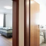 2 Schlafzimmer Mit Balkon Und Privatem Stellplatz Unmittelbar An Der Mosel Fuer Bis Zu 8 Gaeste