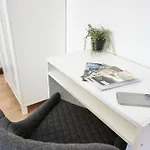 Appartement 2 Schlafzimmer Mit Balkon Und Privatem Stellplatz Unmittelbar An Der Mosel Fuer Bis Zu 8 Gaeste Koblenz (Rhineland-Palatinate)