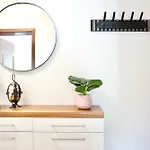2 Schlafzimmer Mit Balkon Und Privatem Stellplatz Unmittelbar An Der Mosel Fuer Bis Zu 8 Gaeste Appartement *