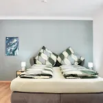 Appartement 2 Schlafzimmer Mit Balkon Und Privatem Stellplatz Unmittelbar An Der Mosel Fuer Bis Zu 8 Gaeste *