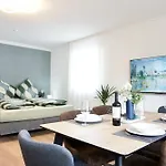 2 Schlafzimmer Mit Balkon Und Privatem Stellplatz Unmittelbar An Der Mosel Fuer Bis Zu 8 Gaeste * Koblenz (Rhineland-Palatinate)