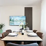 2 Schlafzimmer Mit Balkon Und Privatem Stellplatz Unmittelbar An Der Mosel Fuer Bis Zu 8 Gaeste *