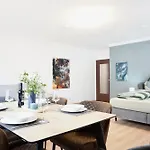 2 Schlafzimmer Mit Balkon Und Privatem Stellplatz Unmittelbar An Der Mosel Fuer Bis Zu 8 Gaeste Appartement