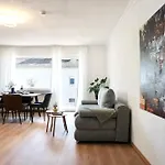 2 Schlafzimmer Mit Balkon Und Privatem Stellplatz Unmittelbar An Der Mosel Fuer Bis Zu 8 Gaeste Appartement *