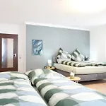 2 Schlafzimmer Mit Balkon Und Privatem Stellplatz Unmittelbar An Der Mosel Fuer Bis Zu 8 Gaeste Appartement *