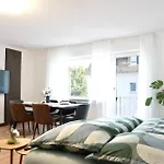 2 Schlafzimmer Mit Balkon Und Privatem Stellplatz Unmittelbar An Der Mosel Fuer Bis Zu 8 Gaeste Appartement