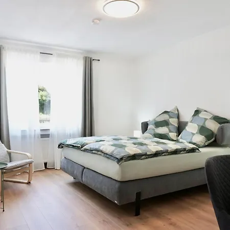 Apartament Neu I 2 Schlafzimmer Fuer Bis Zu 8 Gaeste Mit Schoenem Balkon Und Privatem Stellplatz Unmittelbar An Der Mosel *