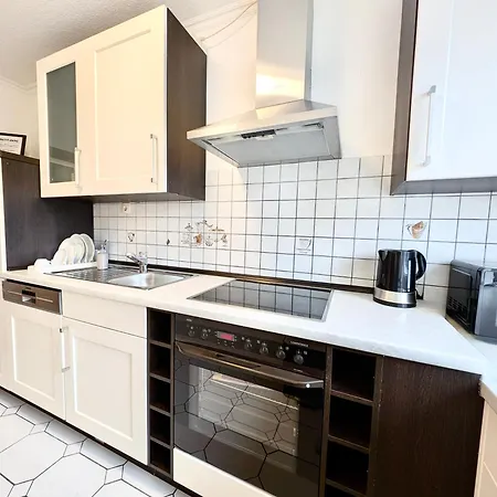 Апартаменты Neu I 2 Schlafzimmer Fuer Bis Zu 8 Gaeste Mit Schoenem Balkon Und Privatem Stellplatz Unmittelbar An Der Mosel Кобленц