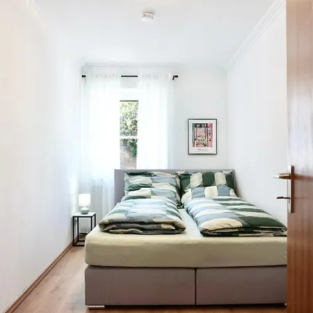 Neu I 2 Schlafzimmer Fuer Bis Zu 8 Gaeste Mit Schoenem Balkon Und Privatem Stellplatz Unmittelbar An Der Mosel *