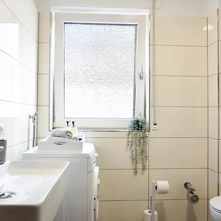 Neu I 2 Schlafzimmer Fuer Bis Zu 8 Gaeste Mit Schoenem Balkon Und Privatem Stellplatz Unmittelbar An Der Mosel *