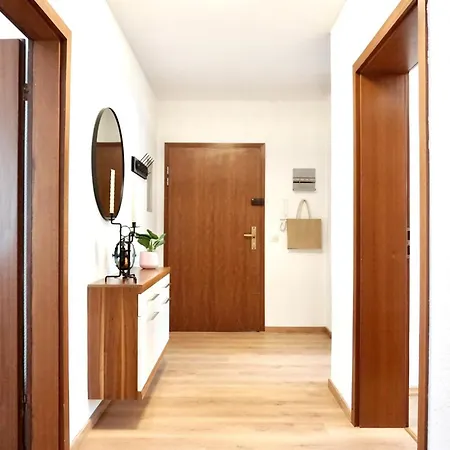 Neu I 2 Schlafzimmer Fuer Bis Zu 8 Gaeste Mit Schoenem Balkon Und Privatem Stellplatz Unmittelbar An Der Mosel Апартаменты