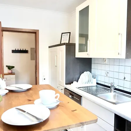 Neu I 2 Schlafzimmer Fuer Bis Zu 8 Gaeste Mit Schoenem Balkon Und Privatem Stellplatz Unmittelbar An Der Mosel Апартаменты *