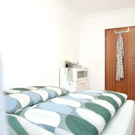 2 Schlafzimmer Mit Balkon Und Privatem Stellplatz Unmittelbar An Der Mosel Fuer Bis Zu 8 Gaeste Lejlighed