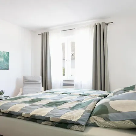 2 Schlafzimmer Mit Balkon Und Privatem Stellplatz Unmittelbar An Der Mosel Fuer Bis Zu 8 Gaeste Κόμπλεντς