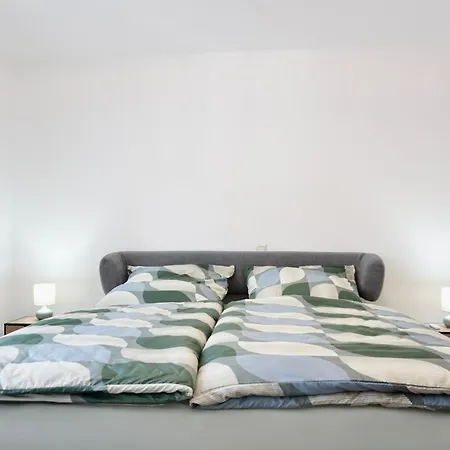 Neu I 2 Schlafzimmer Fuer Bis Zu 8 Gaeste Mit Schoenem Balkon Und Privatem Stellplatz Unmittelbar An Der Mosel