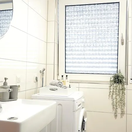 Neu I 2 Schlafzimmer Fuer Bis Zu 8 Gaeste Mit Schoenem Balkon Und Privatem Stellplatz Unmittelbar An Der Mosel Apartament *