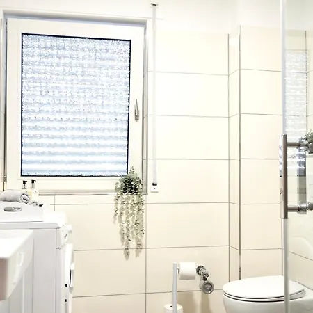 Апартаменты Neu I 2 Schlafzimmer Fuer Bis Zu 8 Gaeste Mit Schoenem Balkon Und Privatem Stellplatz Unmittelbar An Der Mosel Кобленц