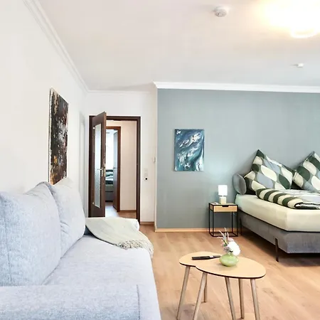 Διαμέρισμα 2 Schlafzimmer Mit Balkon Und Privatem Stellplatz Unmittelbar An Der Mosel Fuer Bis Zu 8 Gaeste *