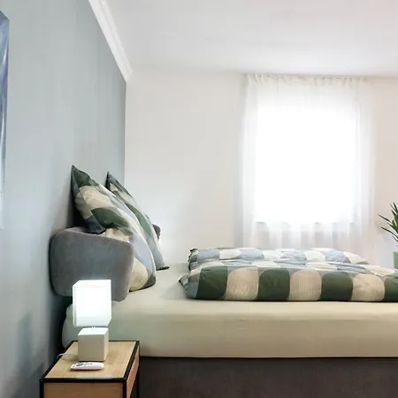 Neu I 2 Schlafzimmer Fuer Bis Zu 8 Gaeste Mit Schoenem Balkon Und Privatem Stellplatz Unmittelbar An Der Mosel * Кобленц