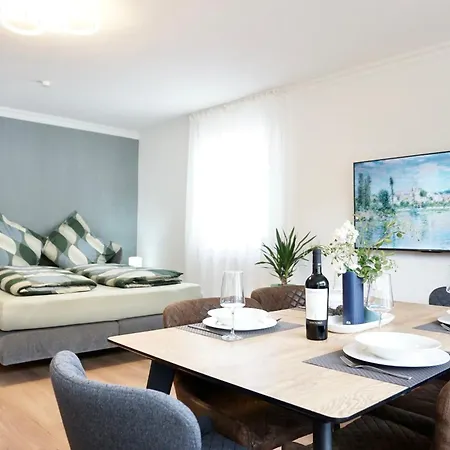 2 Schlafzimmer Mit Balkon Und Privatem Stellplatz Unmittelbar An Der Mosel Fuer Bis Zu 8 Gaeste * Κόμπλεντς