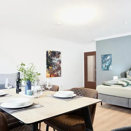 Neu I 2 Schlafzimmer Fuer Bis Zu 8 Gaeste Mit Schoenem Balkon Und Privatem Stellplatz Unmittelbar An Der Mosel Апартаменты