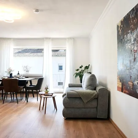 Neu I 2 Schlafzimmer Fuer Bis Zu 8 Gaeste Mit Schoenem Balkon Und Privatem Stellplatz Unmittelbar An Der Mosel Apartament *