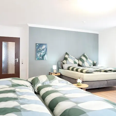 2 Schlafzimmer Mit Balkon Und Privatem Stellplatz Unmittelbar An Der Mosel Fuer Bis Zu 8 Gaeste Lejlighed *