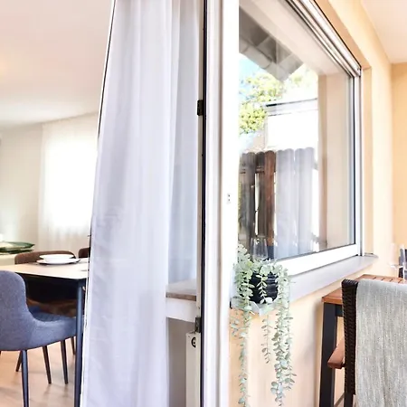 Neu I 2 Schlafzimmer Fuer Bis Zu 8 Gaeste Mit Schoenem Balkon Und Privatem Stellplatz Unmittelbar An Der Mosel *