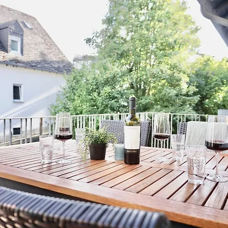 Apartament Neu I 2 Schlafzimmer Fuer Bis Zu 8 Gaeste Mit Schoenem Balkon Und Privatem Stellplatz Unmittelbar An Der Mosel