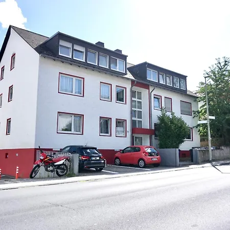 2 Schlafzimmer Mit Balkon Und Privatem Stellplatz Unmittelbar An Der Mosel Fuer Bis Zu 8 Gaeste Διαμέρισμα