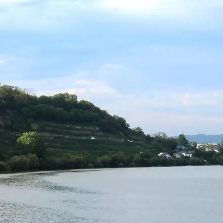 Апартаменты Neu I 2 Schlafzimmer Fuer Bis Zu 8 Gaeste Mit Schoenem Balkon Und Privatem Stellplatz Unmittelbar An Der Mosel Кобленц