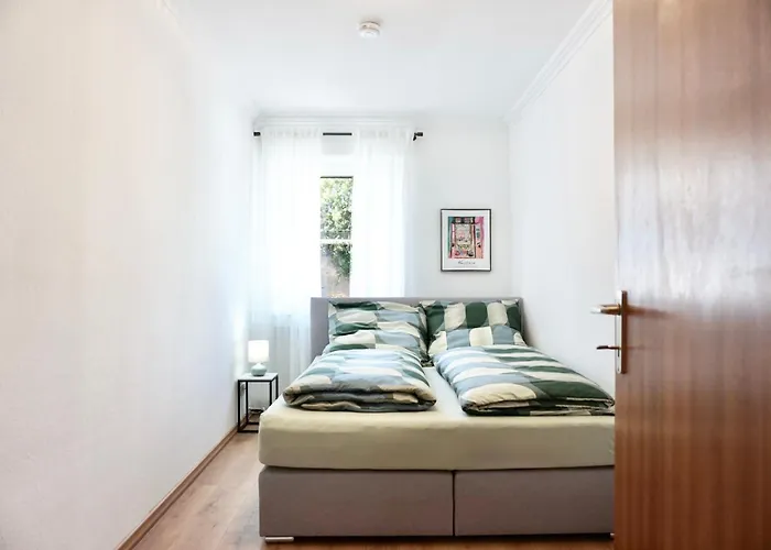 2 Schlafzimmer Mit Balkon Und Privatem Stellplatz Unmittelbar An Der Mosel Fuer Bis Zu 8 Gaeste *