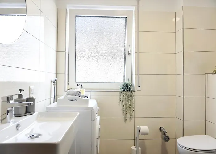 Neu I 2 Schlafzimmer Fuer Bis Zu 8 Gaeste Mit Schoenem Balkon Und Privatem Stellplatz Unmittelbar An Der Mosel *