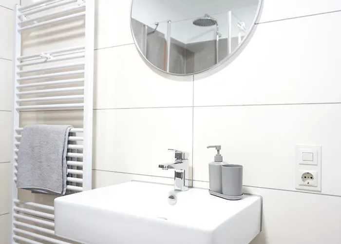 Neu I 2 Schlafzimmer Fuer Bis Zu 8 Gaeste Mit Schoenem Balkon Und Privatem Stellplatz Unmittelbar An Der Mosel Apartamento