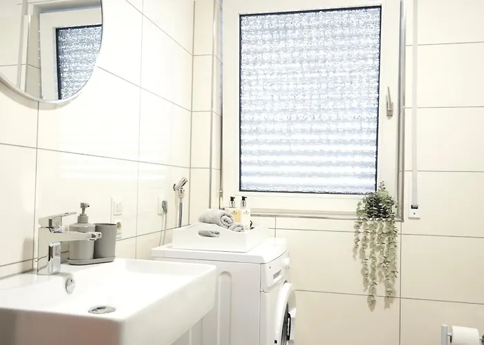 Neu I 2 Schlafzimmer Fuer Bis Zu 8 Gaeste Mit Schoenem Balkon Und Privatem Stellplatz Unmittelbar An Der Mosel Apartamento *