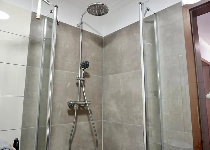 Apartamento Neu I 2 Schlafzimmer Fuer Bis Zu 8 Gaeste Mit Schoenem Balkon Und Privatem Stellplatz Unmittelbar An Der Mosel Coblença