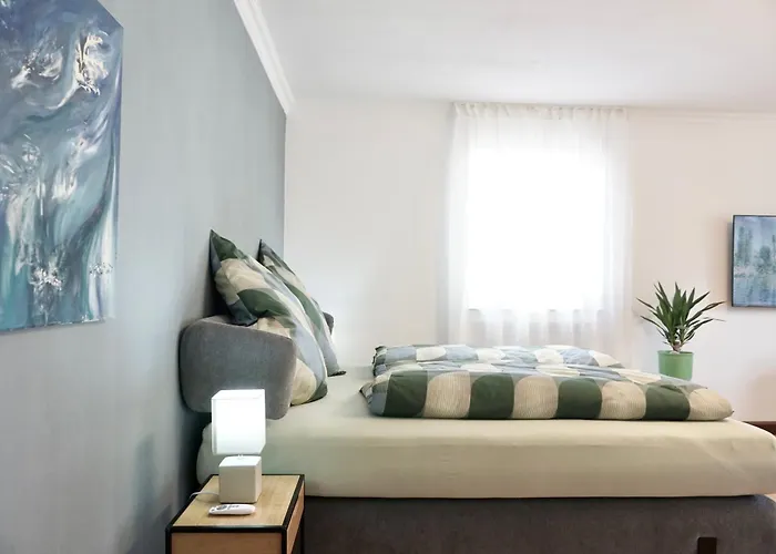 Neu I 2 Schlafzimmer Fuer Bis Zu 8 Gaeste Mit Schoenem Balkon Und Privatem Stellplatz Unmittelbar An Der Mosel * Coblença