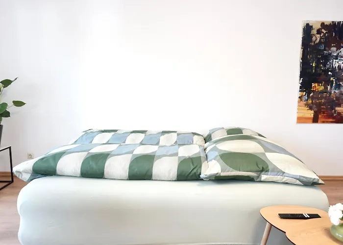 2 Schlafzimmer Mit Balkon Und Privatem Stellplatz Unmittelbar An Der Mosel Fuer Bis Zu 8 Gaeste Koblencja