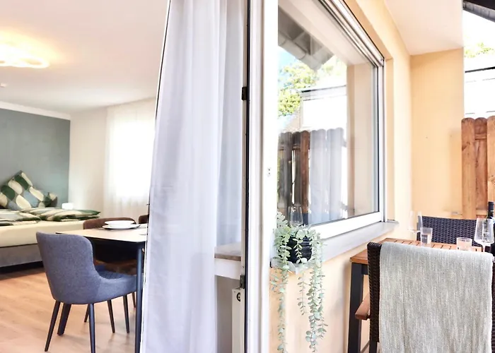 2 Schlafzimmer Mit Balkon Und Privatem Stellplatz Unmittelbar An Der Mosel Fuer Bis Zu 8 Gaeste *