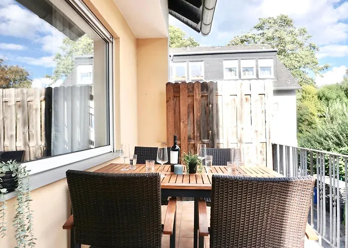 2 Schlafzimmer Mit Balkon Und Privatem Stellplatz Unmittelbar An Der Mosel Fuer Bis Zu 8 Gaeste Apartament Koblencja