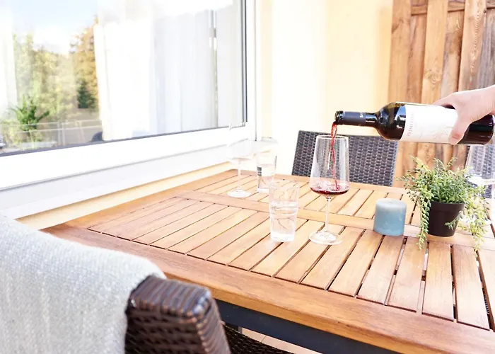 Neu I 2 Schlafzimmer Fuer Bis Zu 8 Gaeste Mit Schoenem Balkon Und Privatem Stellplatz Unmittelbar An Der Mosel * Coblença