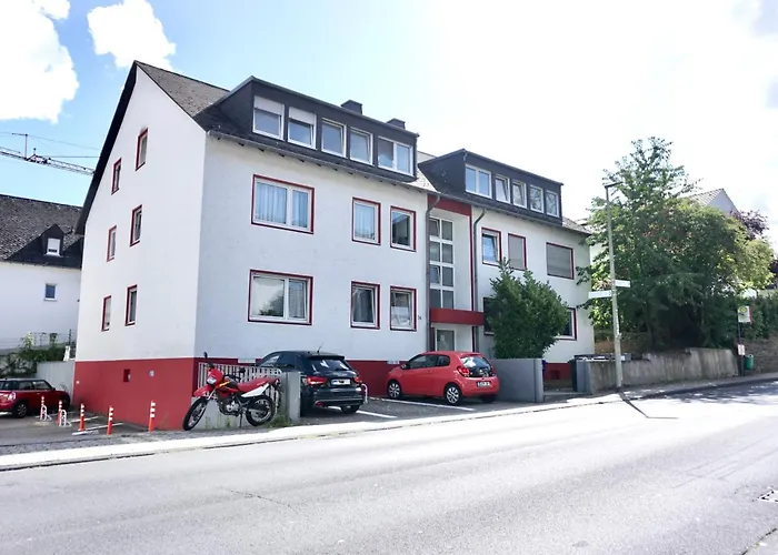 Neu I 2 Schlafzimmer Fuer Bis Zu 8 Gaeste Mit Schoenem Balkon Und Privatem Stellplatz Unmittelbar An Der Mosel Apartamento