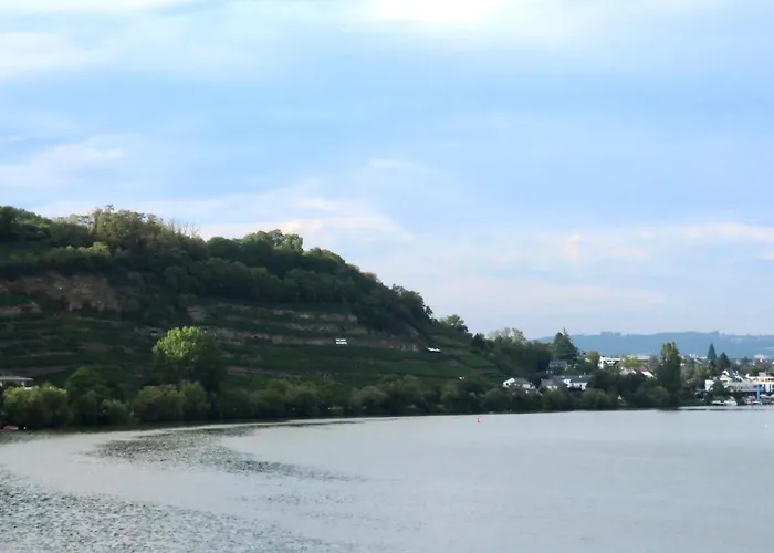 Apartamento Neu I 2 Schlafzimmer Fuer Bis Zu 8 Gaeste Mit Schoenem Balkon Und Privatem Stellplatz Unmittelbar An Der Mosel Coblença