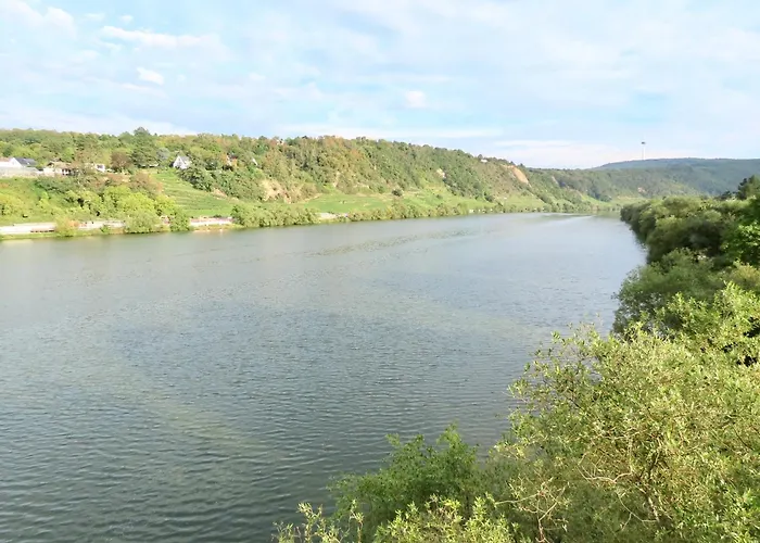 Neu I 2 Schlafzimmer Fuer Bis Zu 8 Gaeste Mit Schoenem Balkon Und Privatem Stellplatz Unmittelbar An Der Mosel *